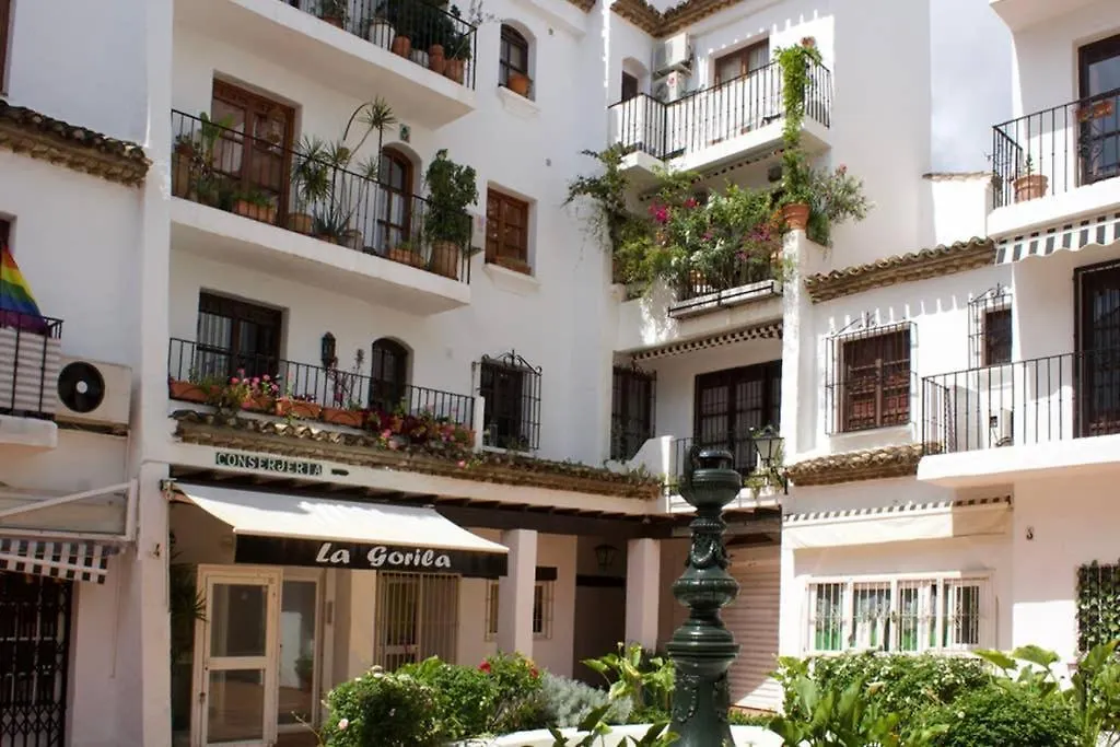 Pueblo Blanco Casa Del Loro contacts